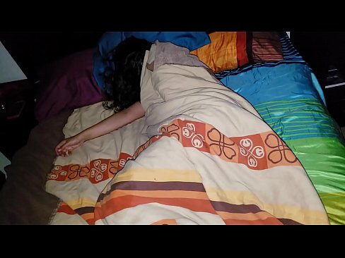 ❤️ Anak tiri berating ibu tiriné enom nalika dheweke turu. ☑ Video kurang ajar  ing pornojv.fullpornercom.ru ☑